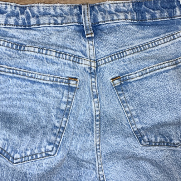 Abercrombie & Fitch Light Wash Blue High-Rise Straight Jeans - Picture 3 of 4